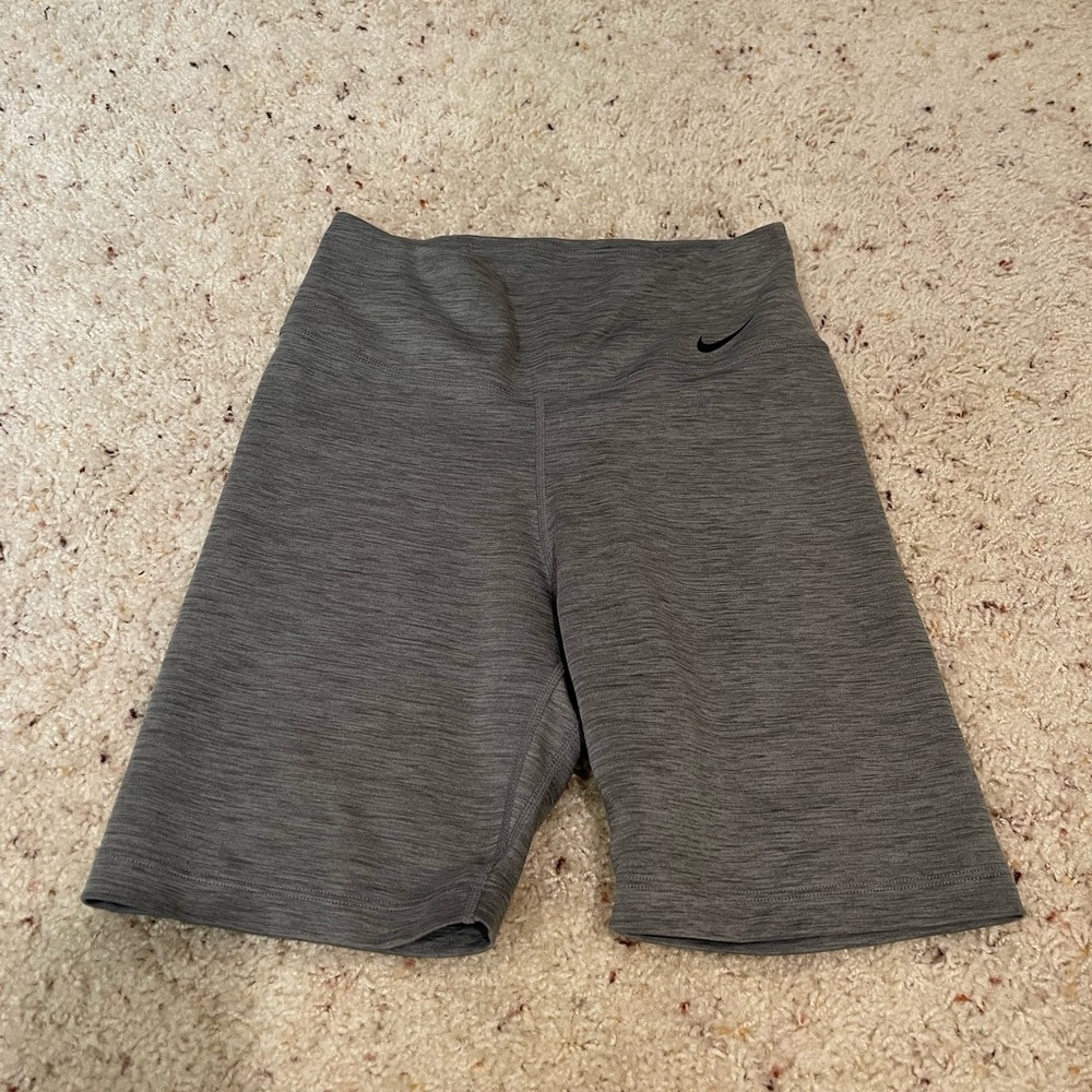 GREY NIKE BIKE SHORT
